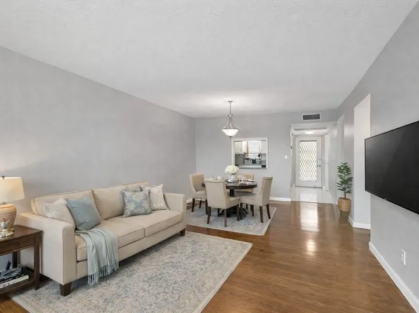 9300 SW 8th Street #303, Boca Raton, FL 33428