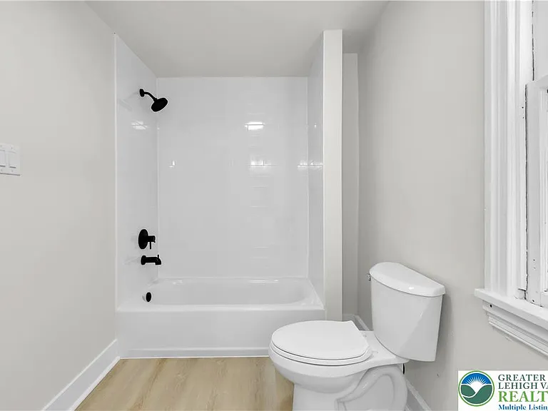 128 W Fairview St — Photo 22