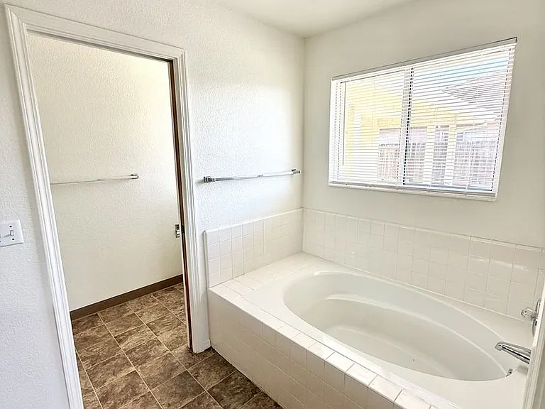 1250 Clearview Dr — Photo 8
