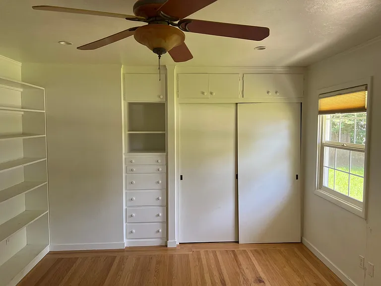 690 W B St — Photo 15