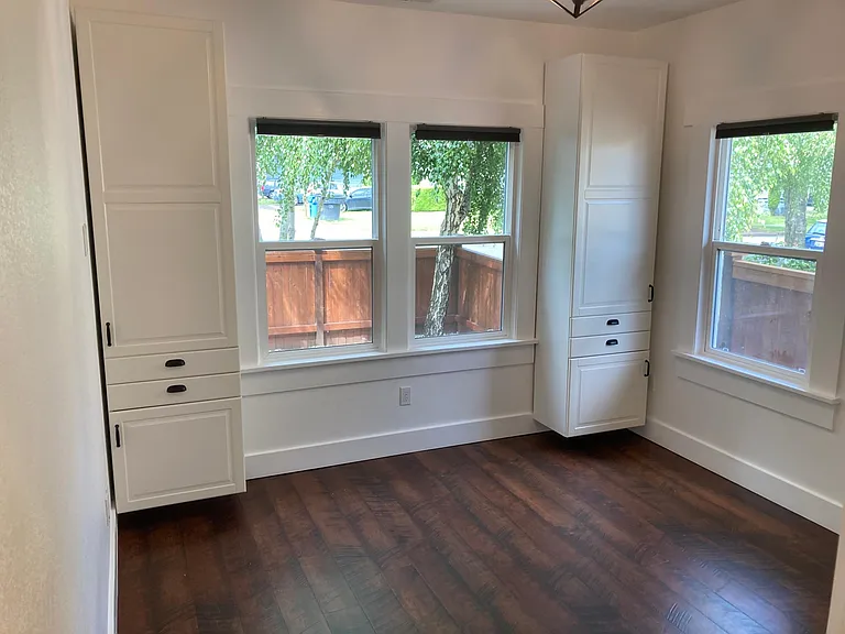 709 N Cedar St — Photo 24
