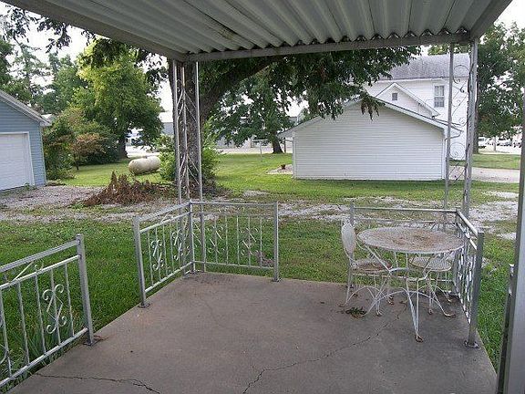 Front-Porching, Bolivar Style