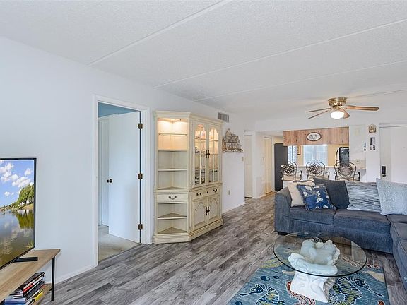 5th image of 207 Cypress Ln
