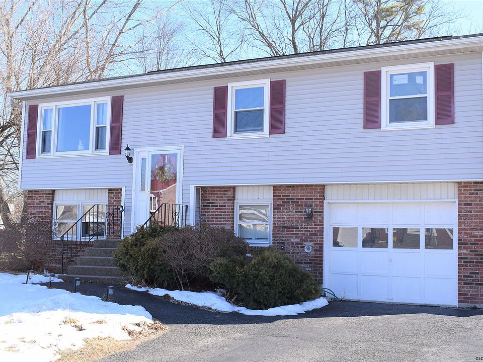 1st image of 6 Lois Ct