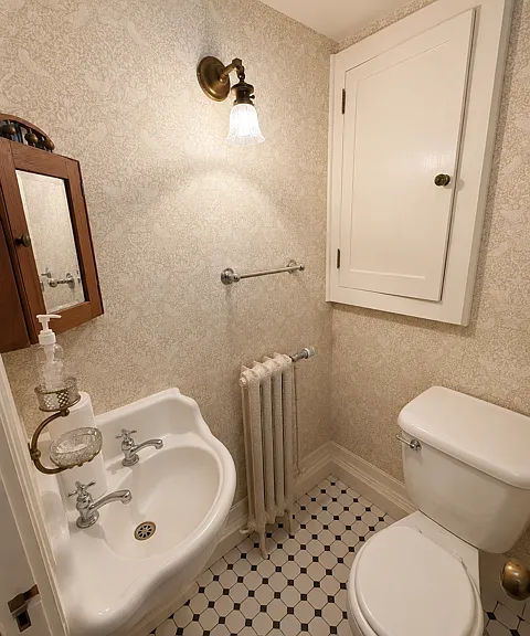 612 N State St — Photo 9