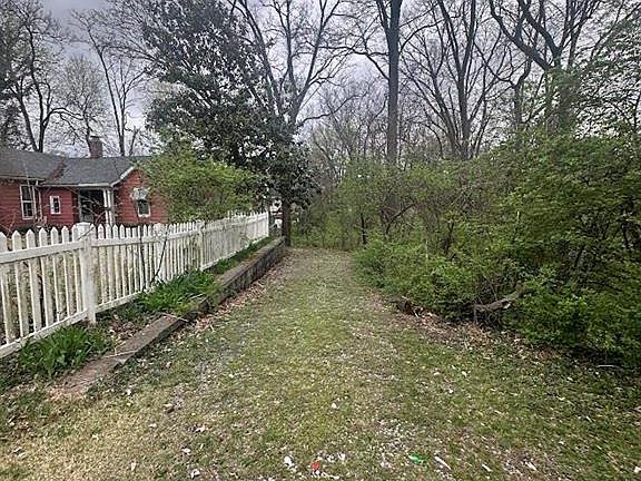 4th image of 901 W Saint Louis St