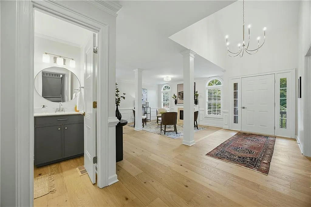 5 bed, 4.5 bath, 4965 sqft, $5,400 — Photo 4