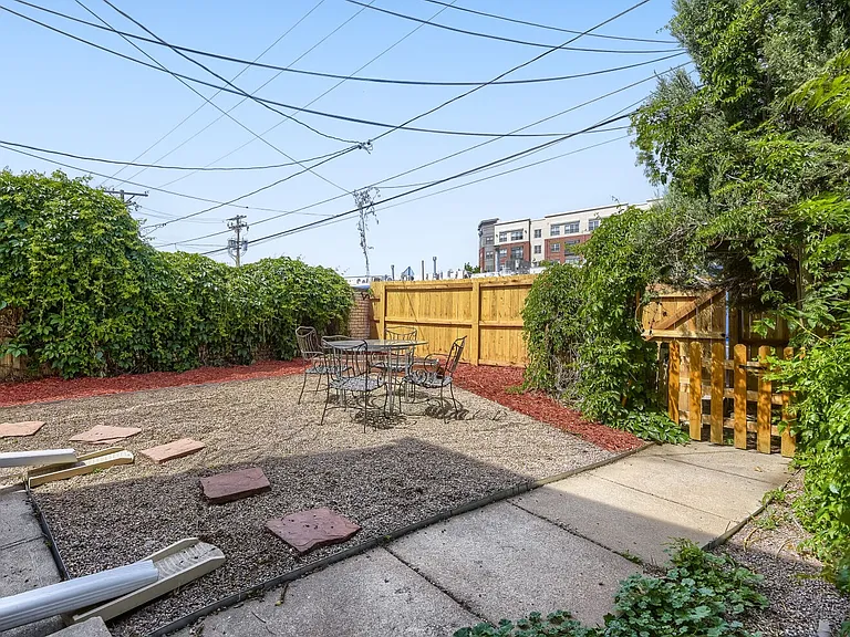 543 N Logan St — Photo 13