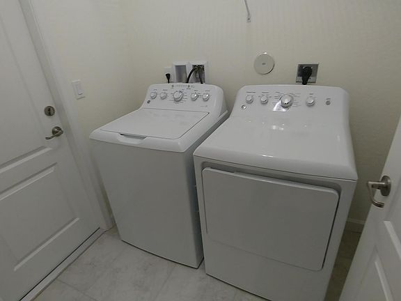 5th image of 1796 Berkshire Cir SW