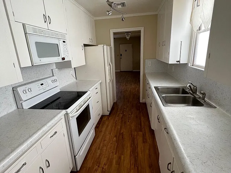 543 B Ave — Photo 8