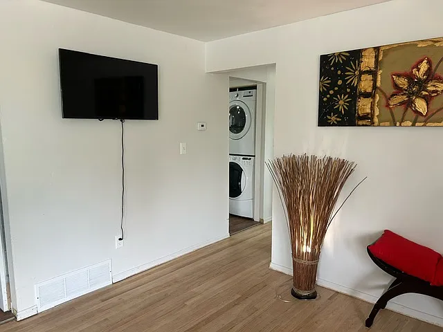 3 bed, 1056 sqft, $2,150 — Photo 3