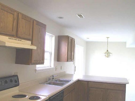 3rd image of 576 N Port Dr