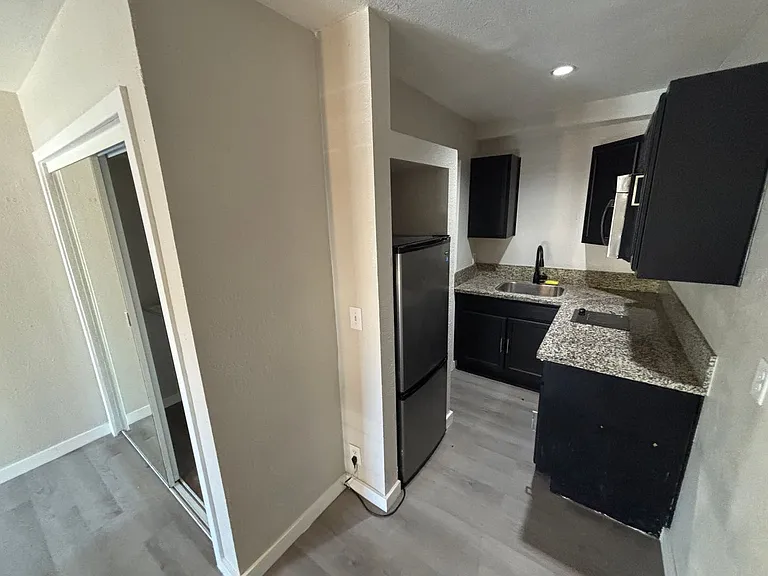1401 E Carson Ave #13 — Photo 4