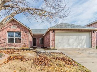 5261 Dillon Cir, Haltom City, TX 76137