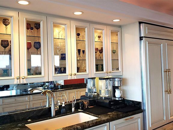 4th image of 2100 S Ocean Lane #812