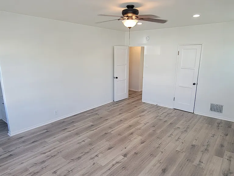 133 N Kings Rd #1/2 — Photo 18