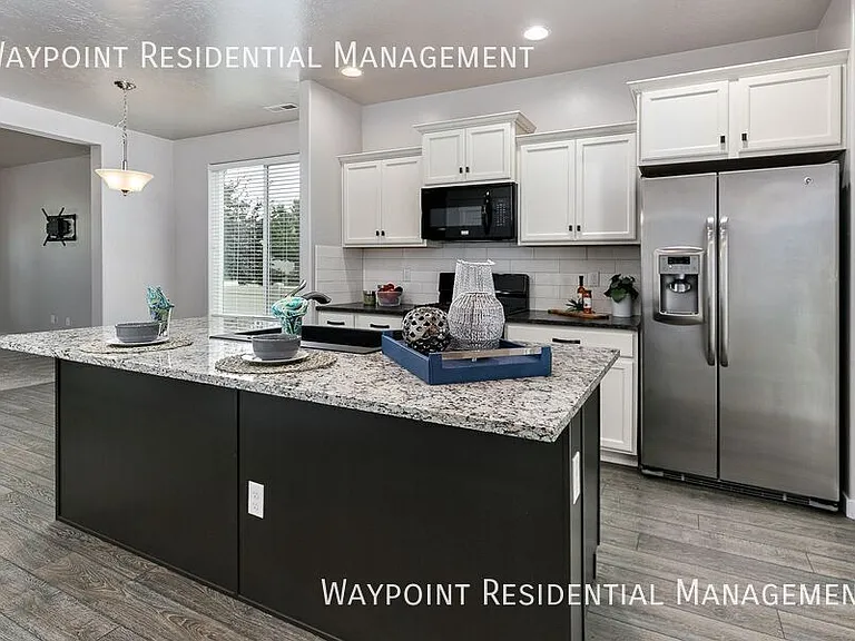 1142 W Parkstone St — Photo 15
