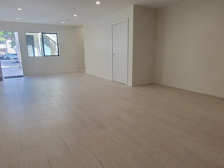 1427 S Shenandoah St #1425 — Photo 4