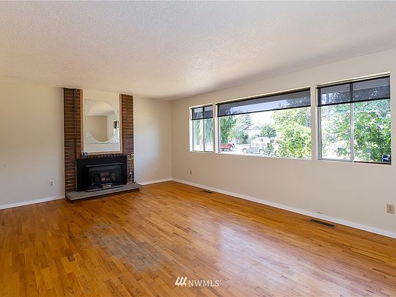5th image of 3171 Hoover Ave SE