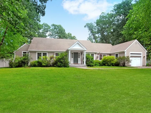 118 Monsen Rd, Concord, MA 01742