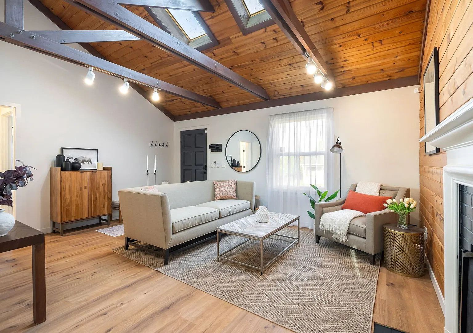 North Tacoma Home with Vaulted Ceiling's, Remodeled Kitchen & A/C — Photo 4