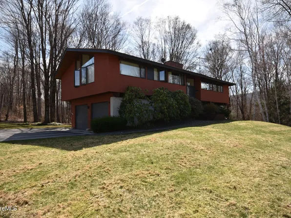 48 Greylock Estates Rd, Lanesborough, MA 01237