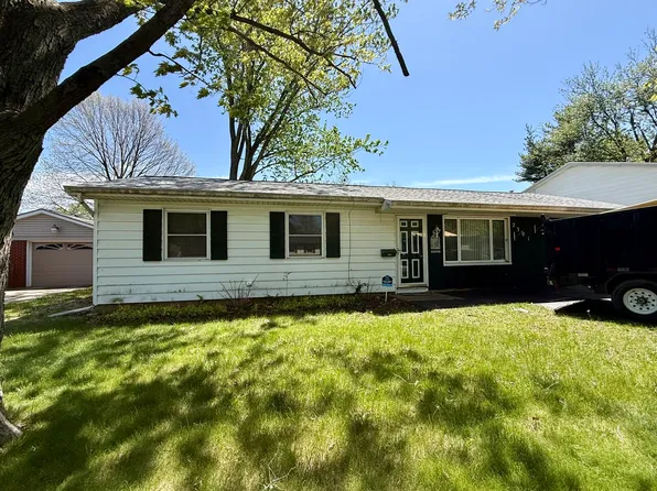 2301 E Rainbow Vw, Urbana, IL 61802