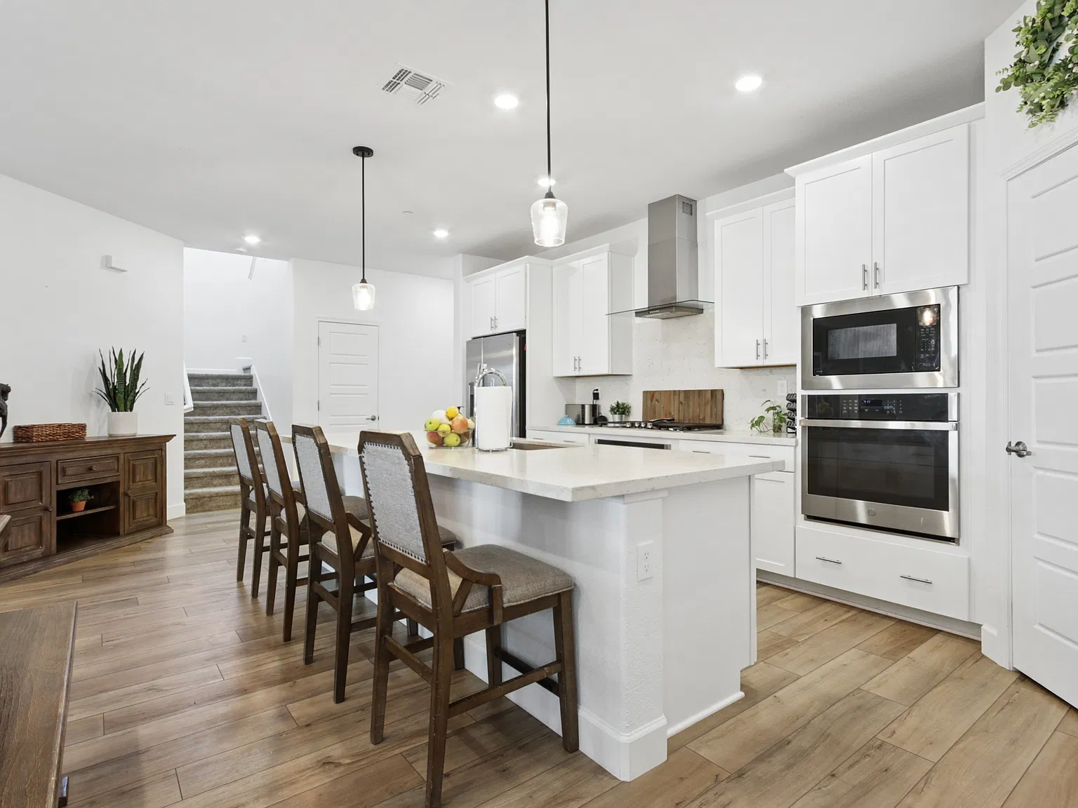 4 bed, 2134 sqft, $4,000 — Photo 3