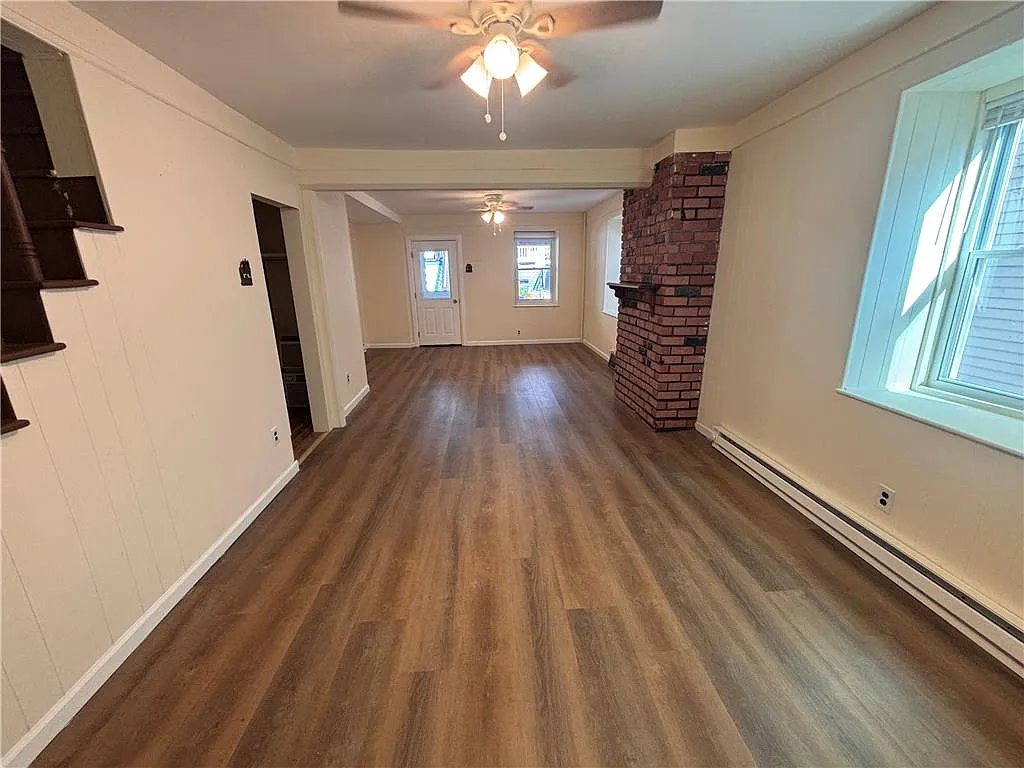 3 bed, 1.0 bath, 1292 sqft, $1,900 — Photo 3
