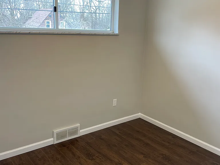 140 Peony Ave — Photo 23