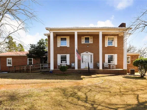 171 Lakey Dr, Mocksville, NC 27028