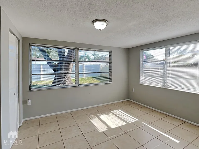 9136 Suffolk Ln — Photo 12