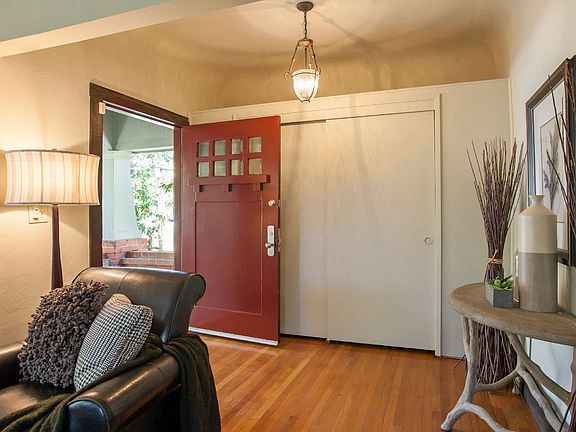 4th image of 3828 La Cresta Ave