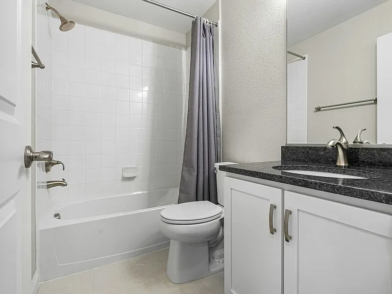2014 S Holly St #4 — Photo 24