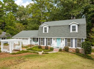 672 Ridgeview Dr, Lilburn, GA 30047