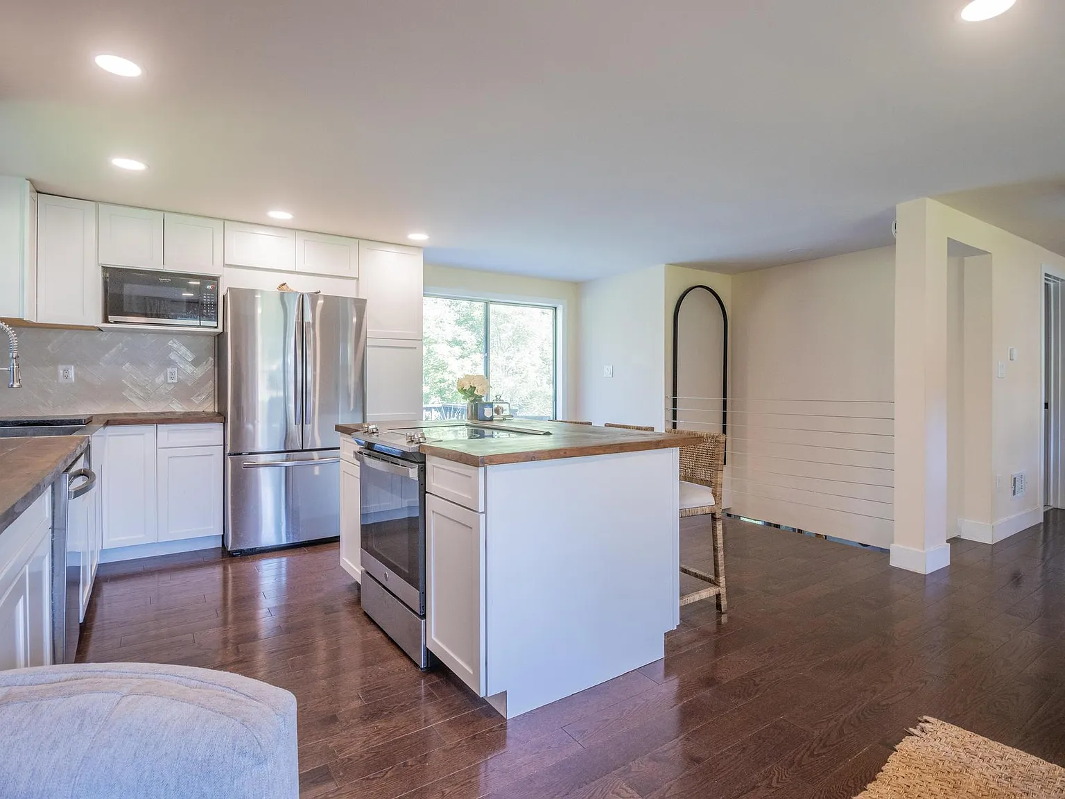 4 bed, 1600 sqft, $3,400 — Photo 3