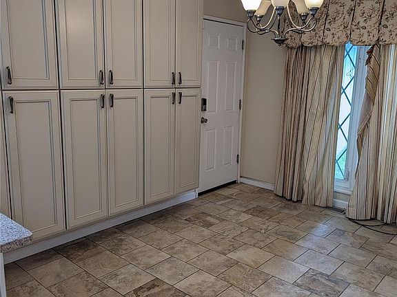 4th image of 6605 Hyde Park Dr