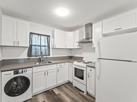 7563 De Soto Ave, Canoga Park, CA
