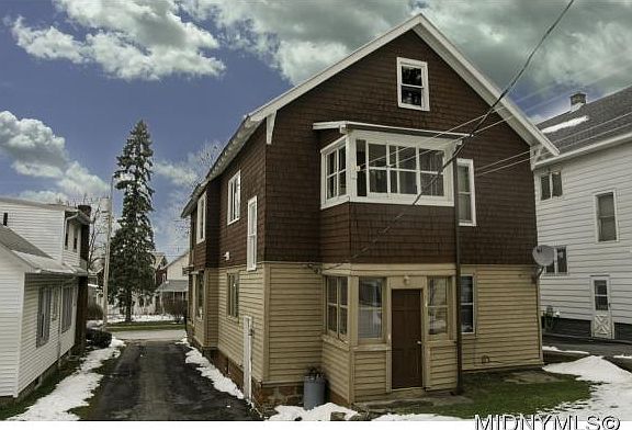 2nd image of 52 Leslie Ave #54