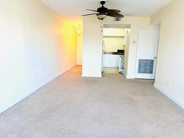 619 King St #402 — Photo 12