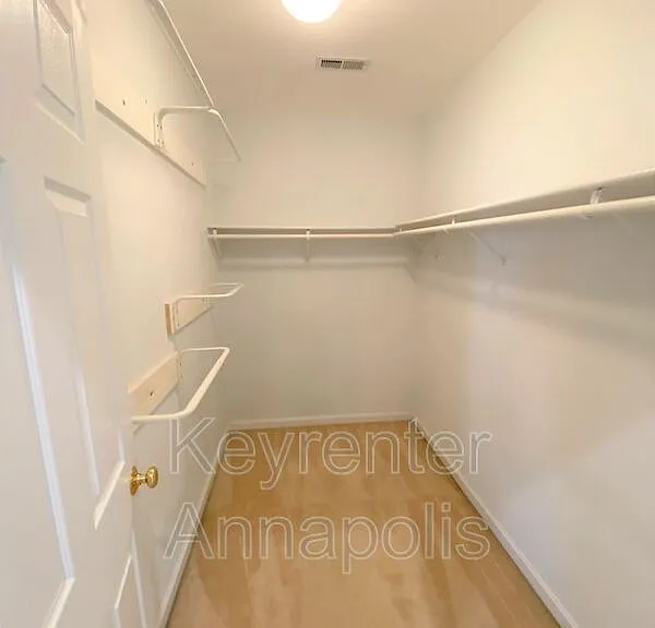 1161 Green Holly Dr — Photo 15