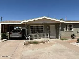 649 De Vargas Dr — Photo 2