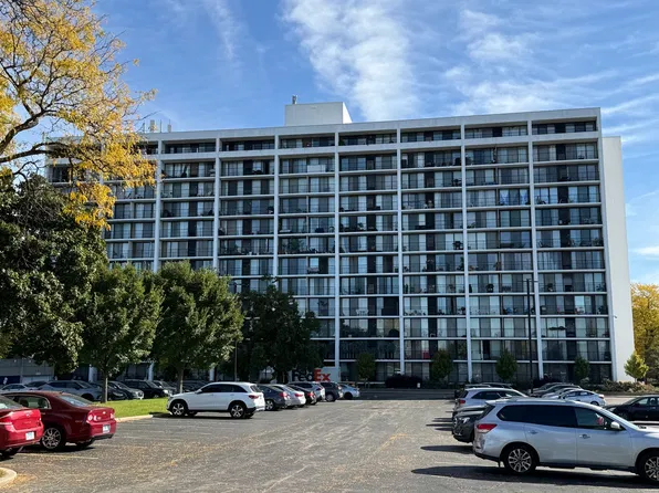 2005 S Finley Rd Unit 109, Lombard, IL 60148