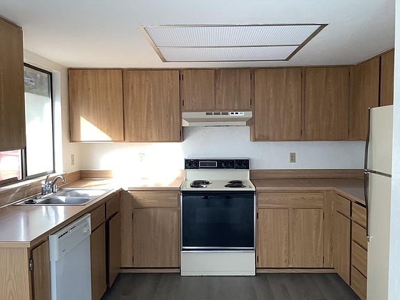2nd image of 6465 Lewis Dr NE