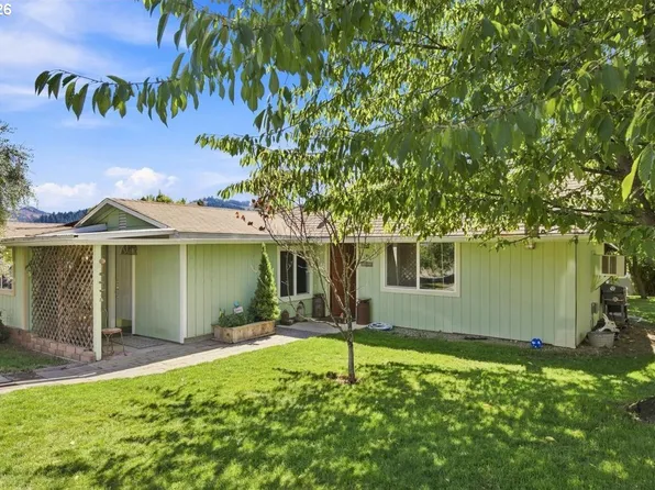 674 NE Waite St, Myrtle Creek, OR 97457