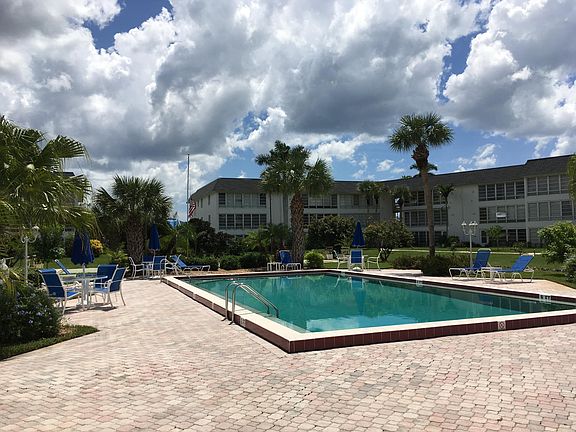 2nd image of 315 Saint Andrews Blvd APT D25