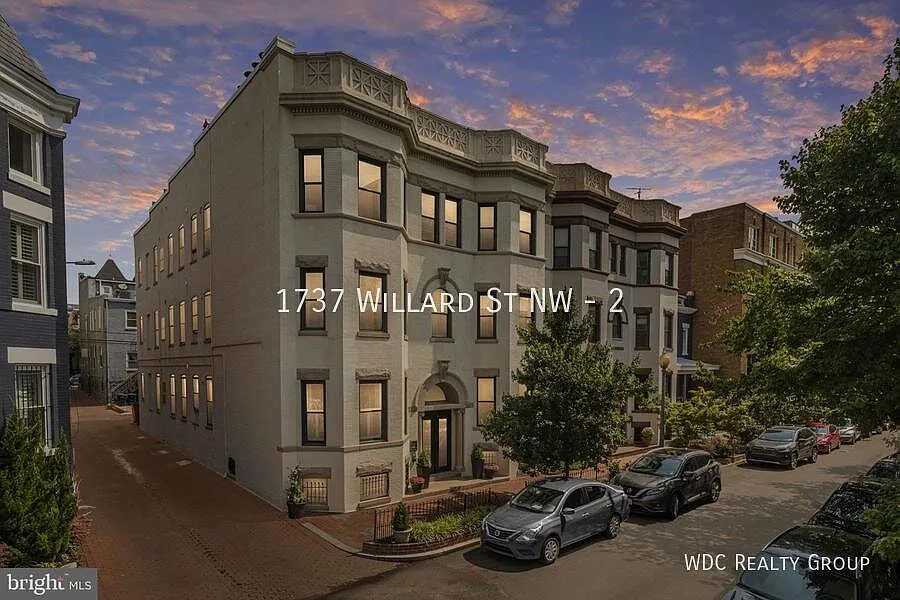 Awesome Renovated 1br/1ba Condo Unit In Boutique Dupont Building! — Photo 1