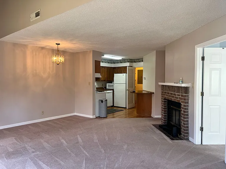 1210 Benna Dr #6-F — Photo 3