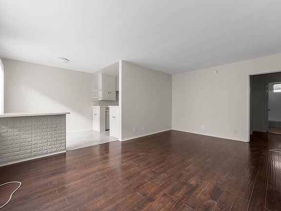 3rd image of 1340 N Citrus Ave APT 3