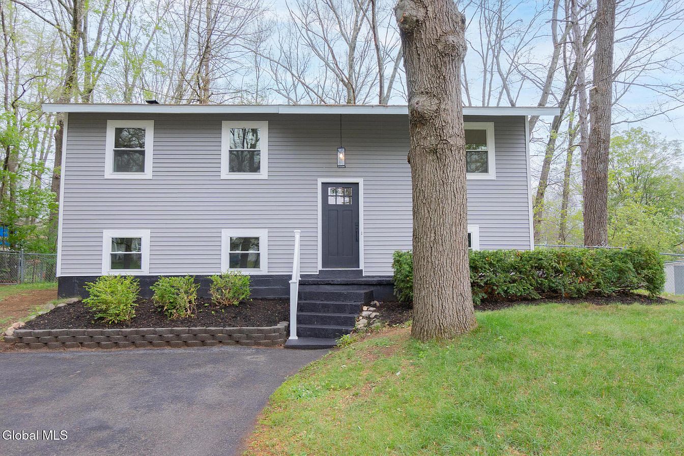 1st image of 44 Trottingham Road